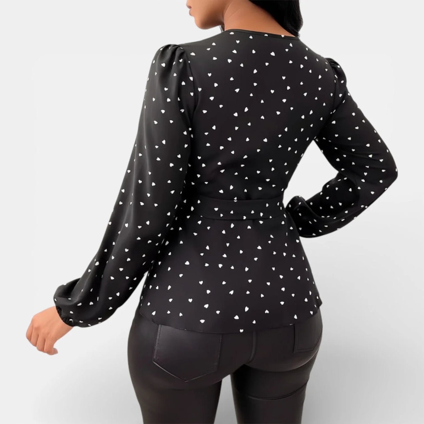 Carina | Blusa Cuello V con Estampado Corazón
