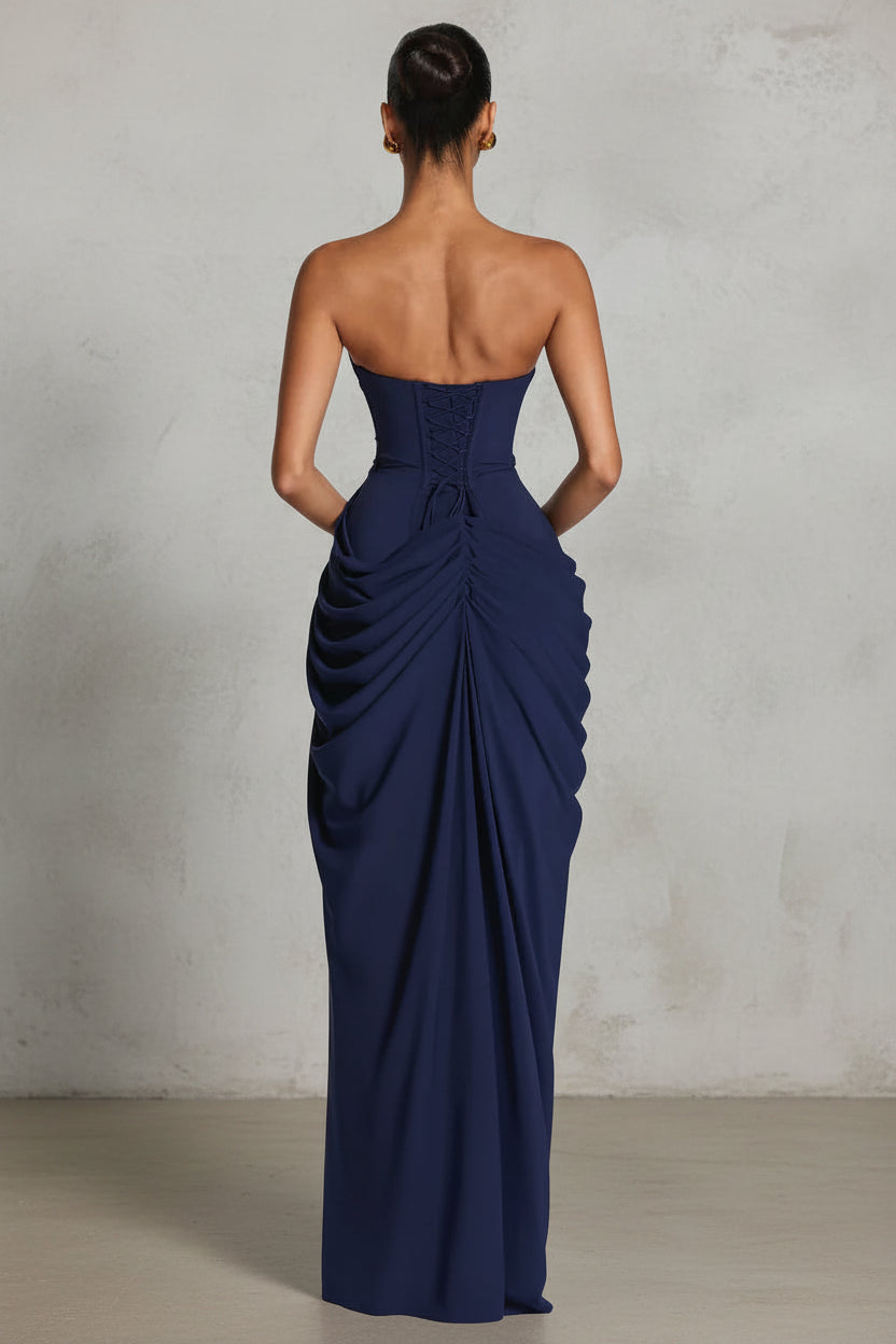 Selena | Abito: un'eleganza scultorea che valorizza la tua silhouette